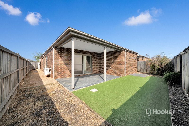 Photo - 85 Middleton Drive, Point Cook VIC 3030 - Image 17