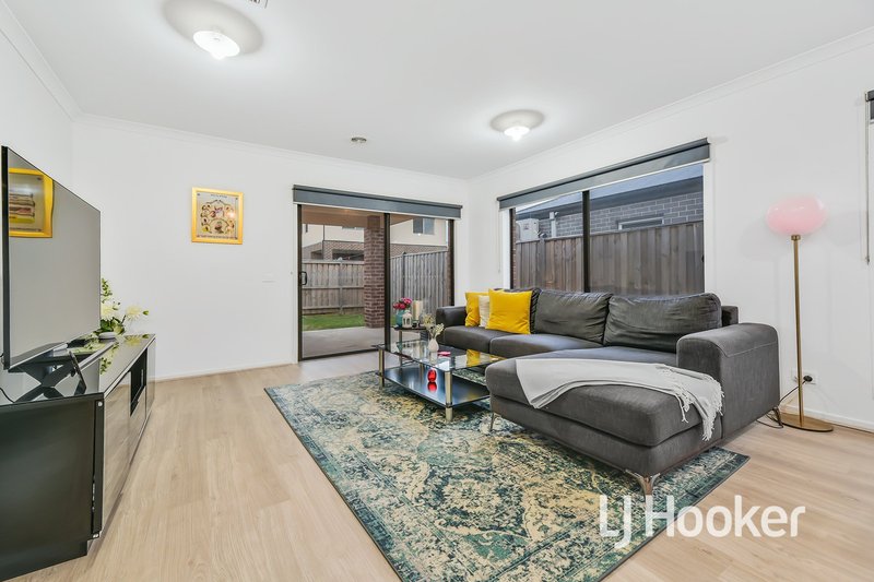 Photo - 85 Moxham Drive, Clyde North VIC 3978 - Image 4