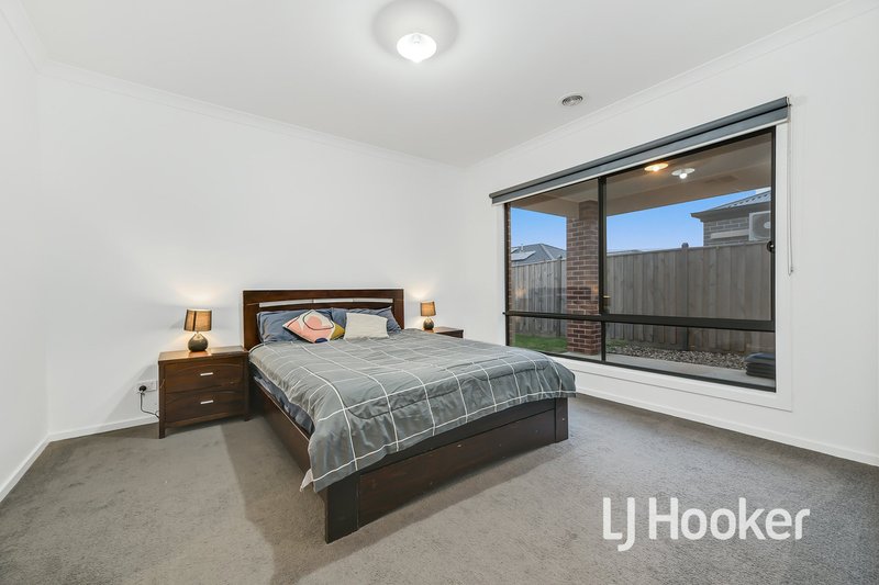 Photo - 85 Moxham Drive, Clyde North VIC 3978 - Image 5