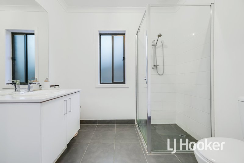 Photo - 85 Moxham Drive, Clyde North VIC 3978 - Image 6