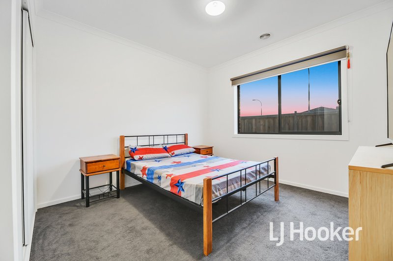 Photo - 85 Moxham Drive, Clyde North VIC 3978 - Image 7