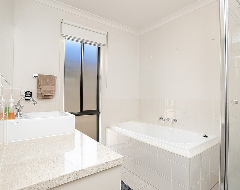 Photo - 85 Neptune Drive, Point Cook VIC 3030 - Image 5