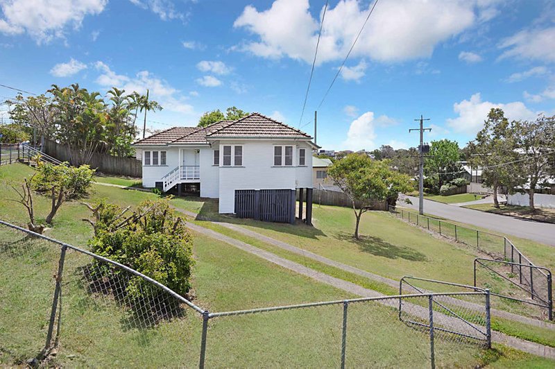 Photo - 85 Porteus Dr , Seven Hills QLD 4170 - Image 2