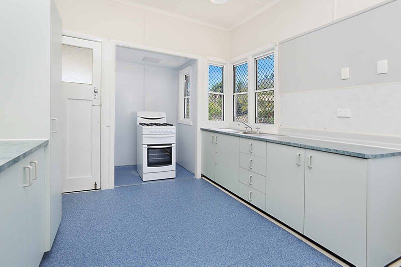 Photo - 85 Porteus Dr , Seven Hills QLD 4170 - Image 3