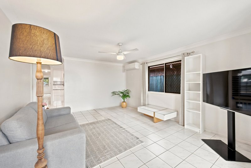 Photo - 85 Southwick Street, Wynnum QLD 4178 - Image 3