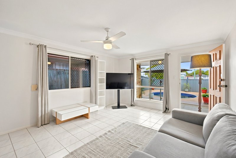 Photo - 85 Southwick Street, Wynnum QLD 4178 - Image 4