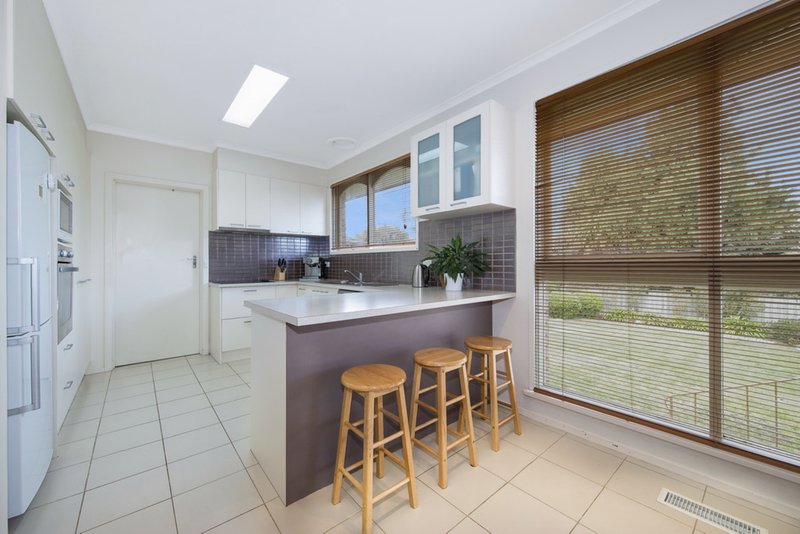 Photo - 85 Strada Crescent, Wheelers Hill VIC 3150 - Image 2