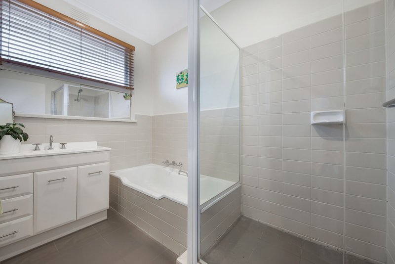 Photo - 85 Strada Crescent, Wheelers Hill VIC 3150 - Image 6