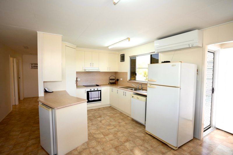 Photo - 85 Zelma Street, Grasstree Beach QLD 4740 - Image 7