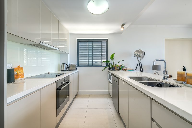 Photo - 8/508 Marine Parade, Biggera Waters QLD 4216 - Image 3