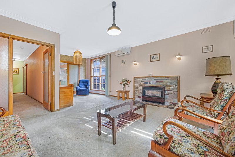 Photo - 852 High Street Road, Glen Waverley VIC 3150 - Image 3