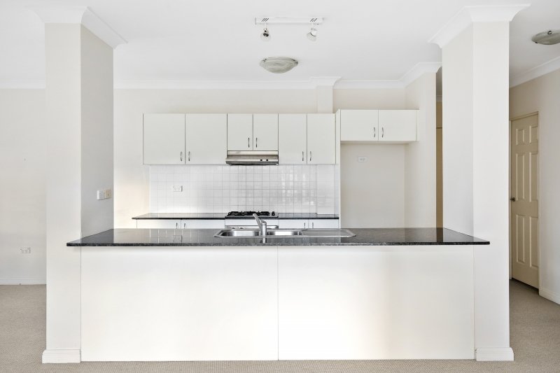 Photo - 8/53-55 Campbell Parade, Manly Vale NSW 2093 - Image 2