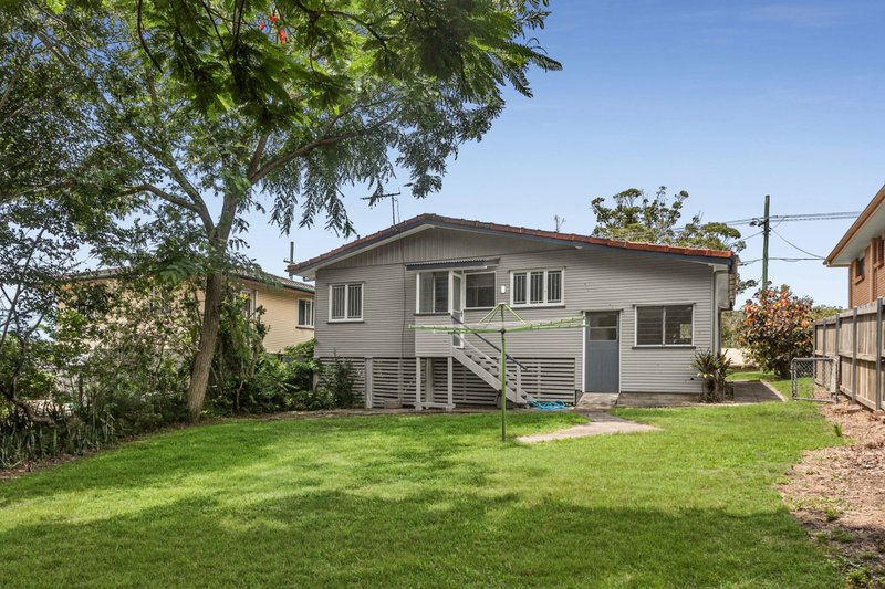 Photo - 853 Cavendish Road, Holland Park QLD 4121 - Image 9