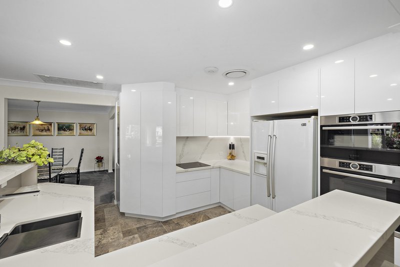 Photo - 8/6-16 Anchorage Drive, Raby Bay QLD 4163 - Image 16