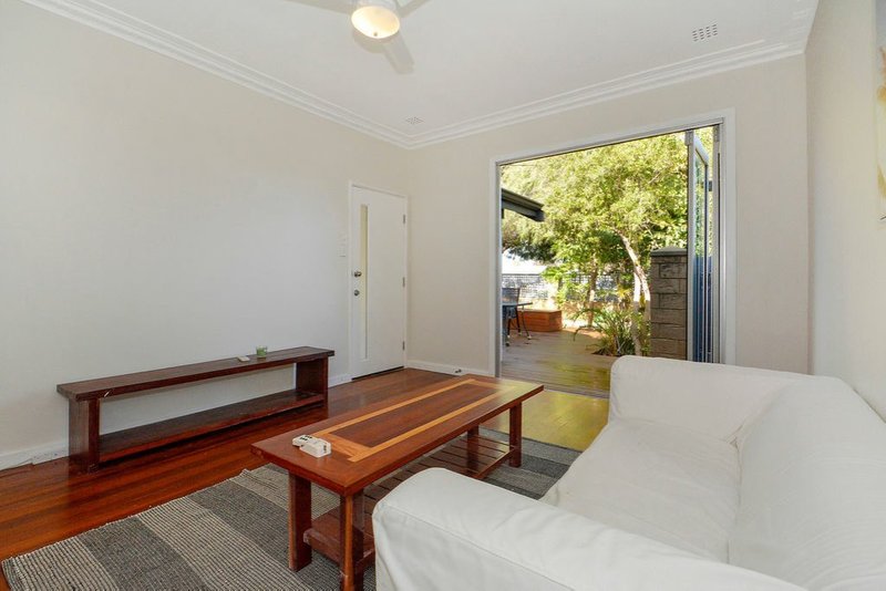 Photo - 86 Barnes Street, Innaloo WA 6018 - Image 7