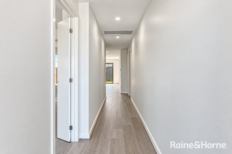 Photo - 86 Darwinia Drive, Mickleham VIC 3064 - Image 2
