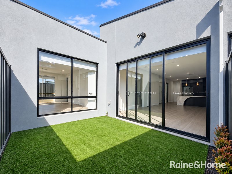 Photo - 86 Darwinia Drive, Mickleham VIC 3064 - Image 10