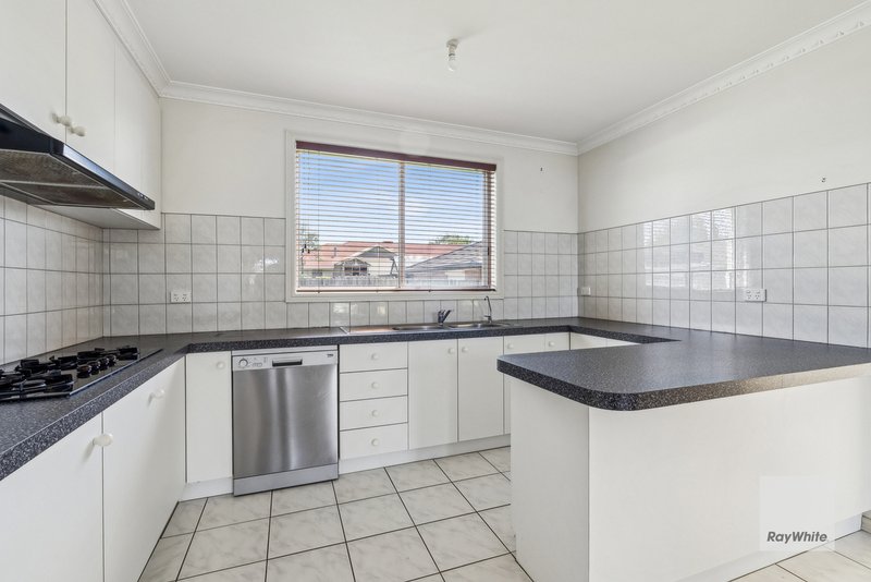 Photo - 86 Delbridge Drive, Sydenham VIC 3037 - Image 4