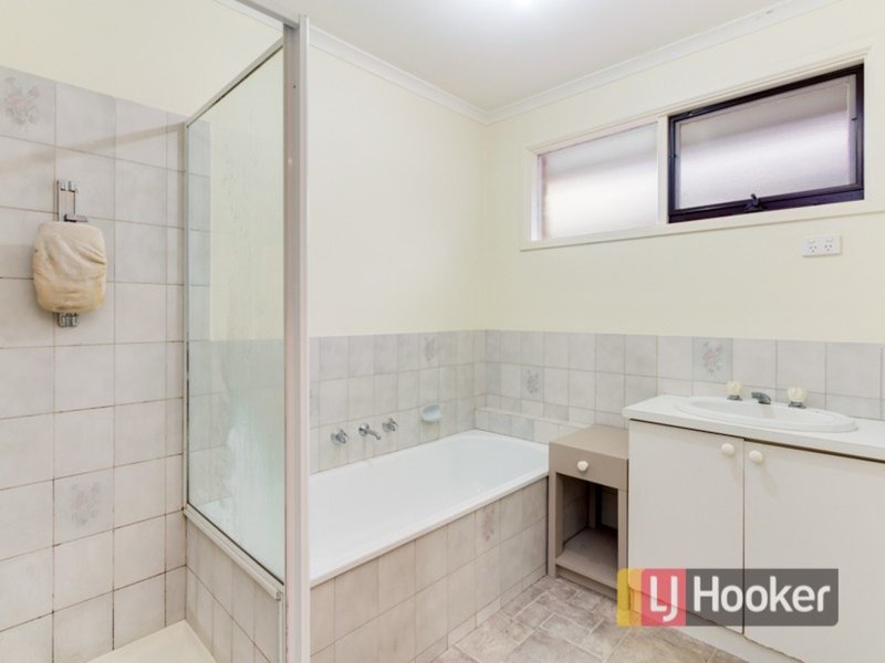 Photo - 86 Duncan Drive, Pakenham VIC 3810 - Image 10