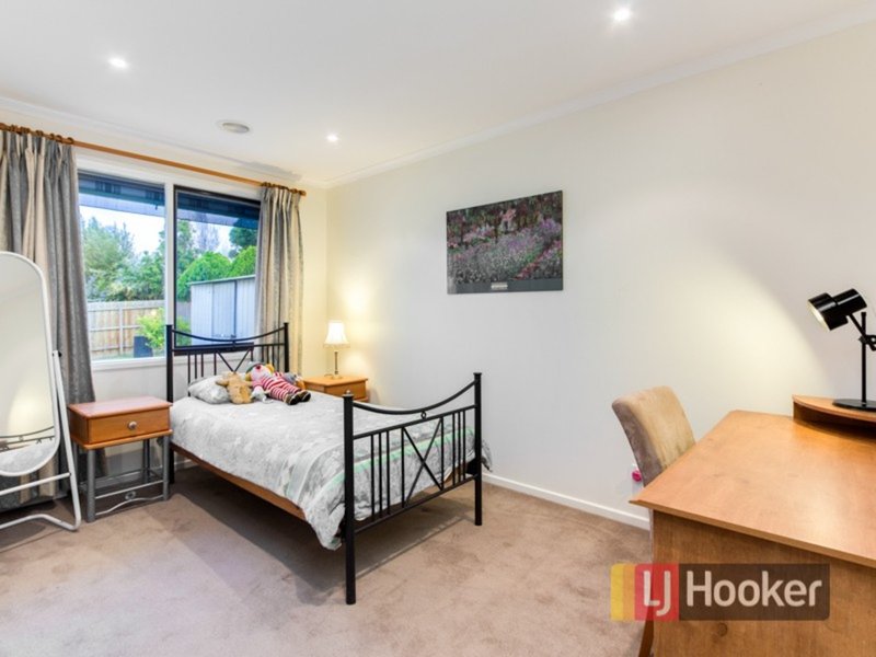 Photo - 86 Duncan Drive, Pakenham VIC 3810 - Image 11