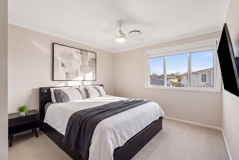 Photo - 86 Emerald Drive, Helensvale QLD 4212 - Image 11