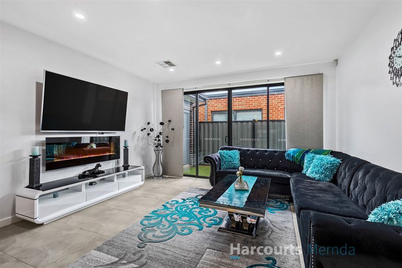 Photo - 86 Gallantry Ave , Craigieburn VIC 3064 - Image 5