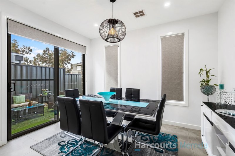 Photo - 86 Gallantry Ave , Craigieburn VIC 3064 - Image 7