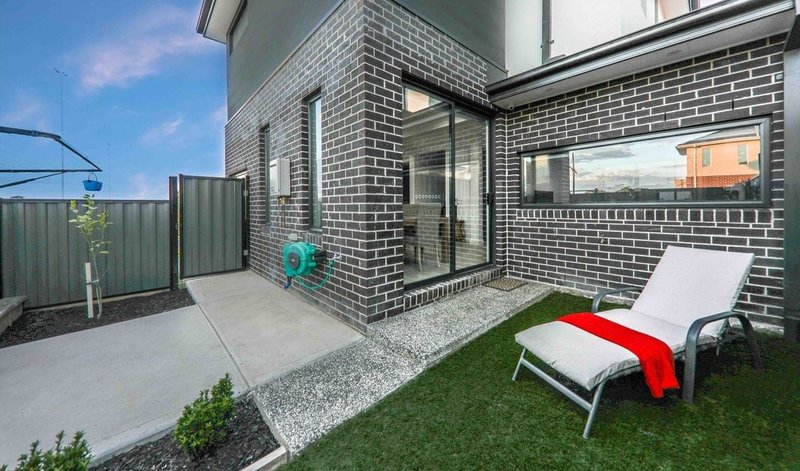 Photo - 86 Gallantry Ave , Craigieburn VIC 3064 - Image 16