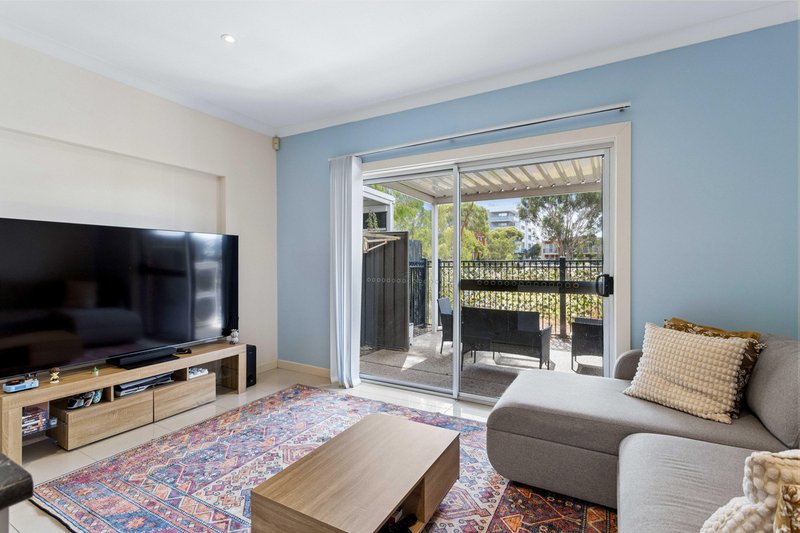 Photo - 86 Harvey Circuit, Mawson Lakes SA 5095 - Image 4