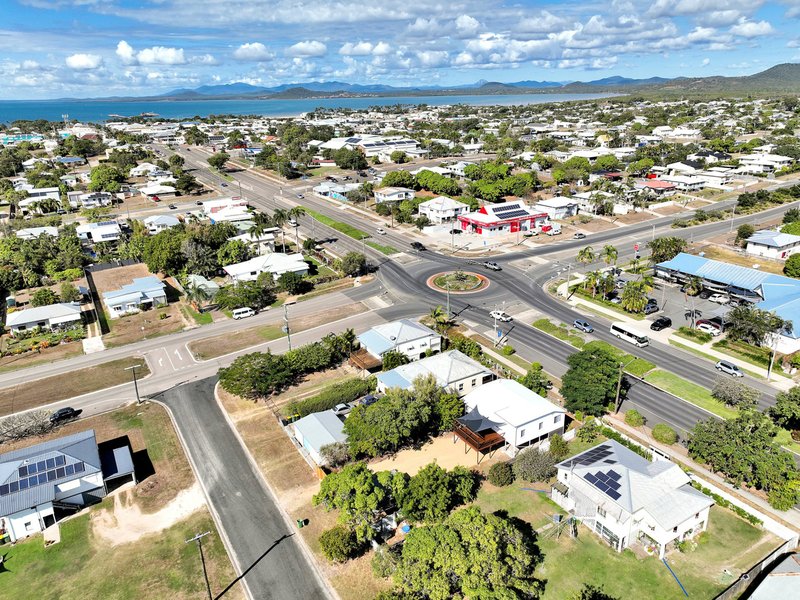 Photo - 86 Herbert Street, Bowen QLD 4805 - Image 2