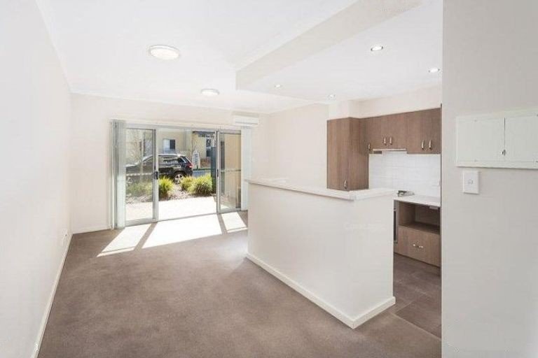 Photo - 8/6 Ibera Way, Success WA 6164 - Image 5