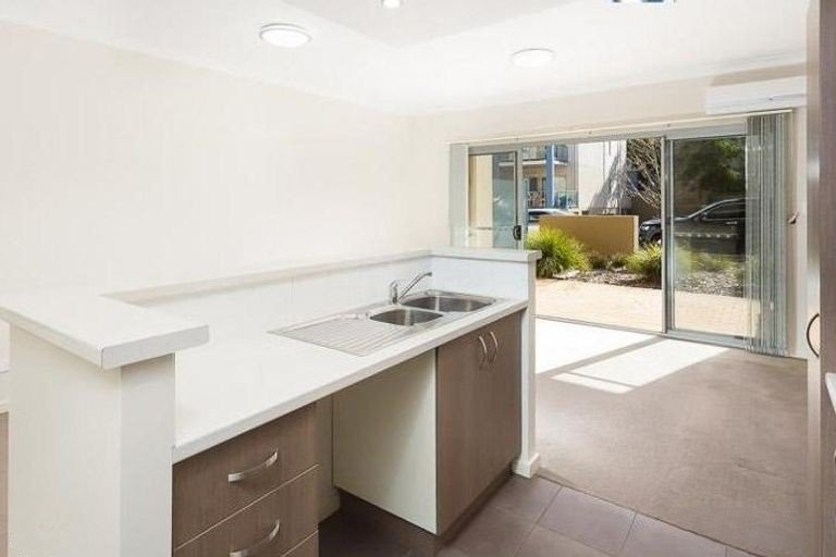 Photo - 8/6 Ibera Way, Success WA 6164 - Image 25