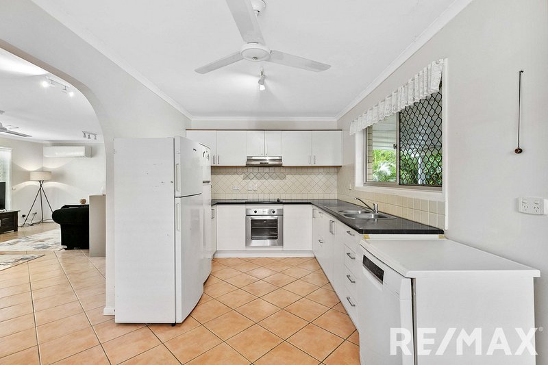 Photo - 86 Lauren Street, Urangan QLD 4655 - Image 4