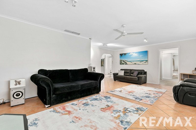 Photo - 86 Lauren Street, Urangan QLD 4655 - Image 11