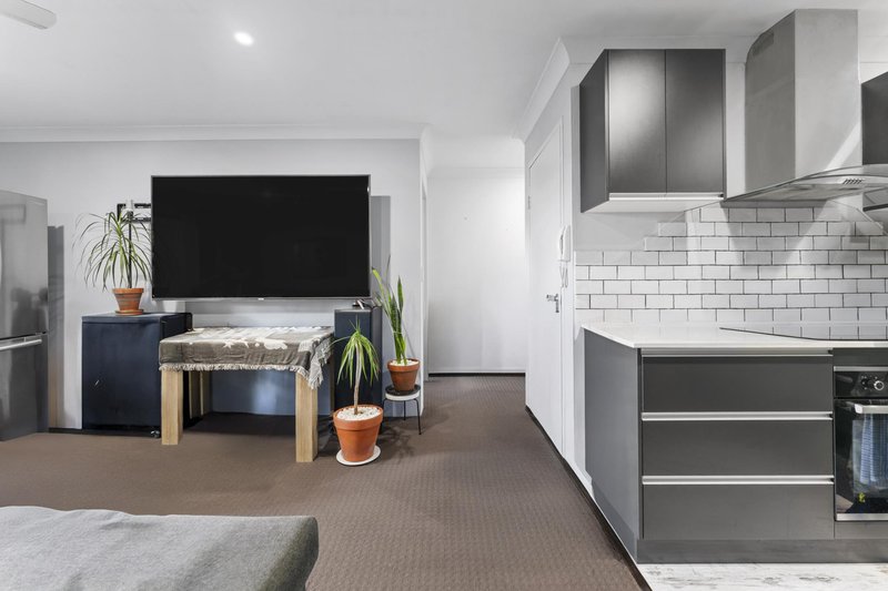 Photo - 8/6 Lenneberg Streeet , Southport QLD 4215 - Image 8