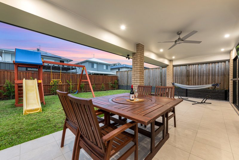 Photo - 86 Lomond Circuit, Upper Kedron QLD 4055 - Image 4