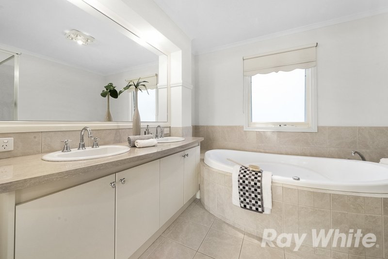 Photo - 86 Murray Drive, Burwood VIC 3125 - Image 9