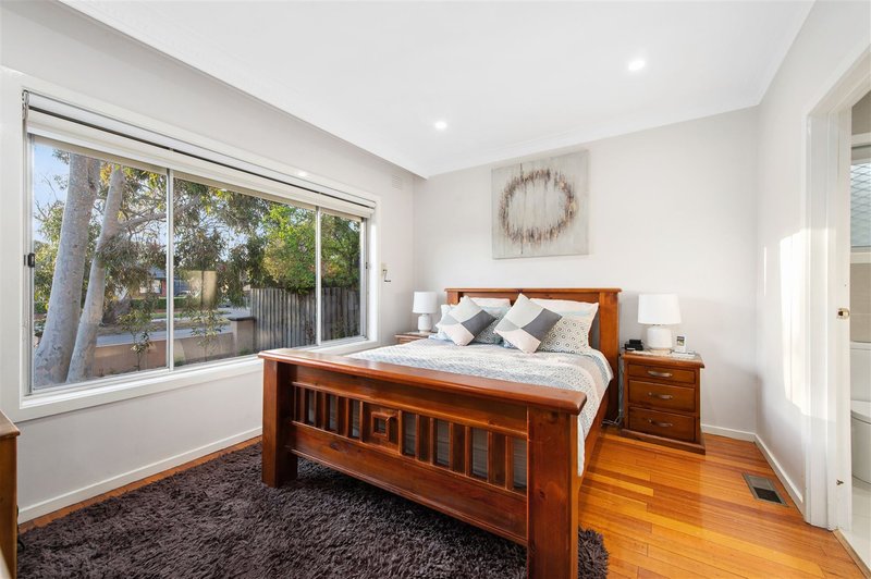 Photo - 86 Oriel Road, Ivanhoe VIC 3079 - Image 6