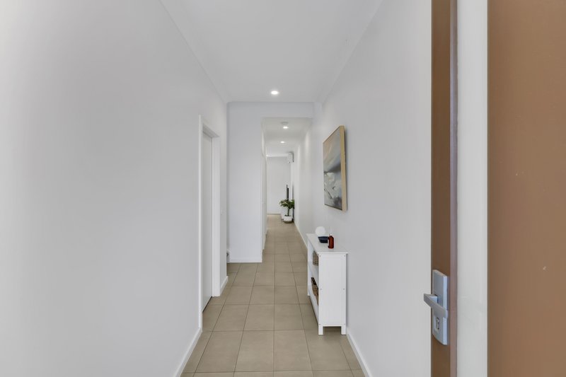 Photo - 8/6 Sommerville Avenue, Mernda VIC 3754 - Image 2