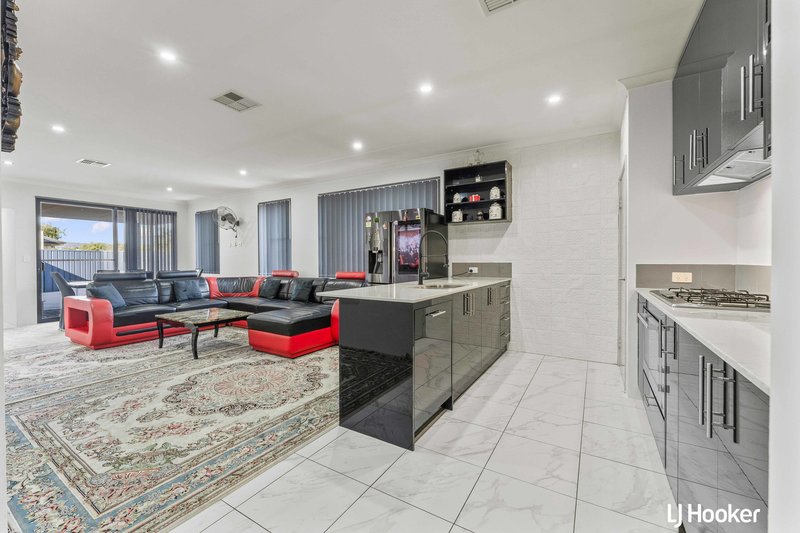 Photo - 86 Verdant Crescent, Seville Grove WA 6112 - Image 14