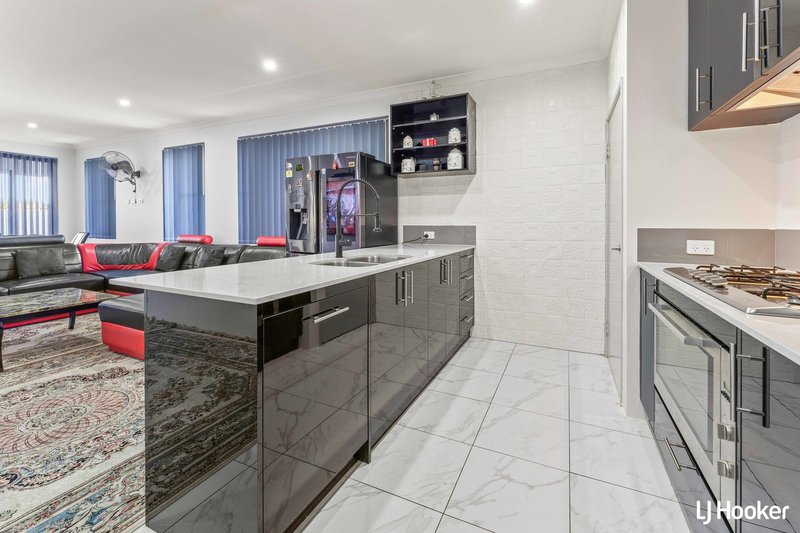 Photo - 86 Verdant Crescent, Seville Grove WA 6112 - Image 15