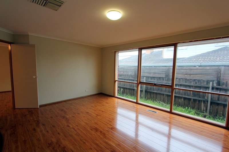 Photo - 86 Waverley Park Drive, Cranbourne North VIC 3977 - Image 5