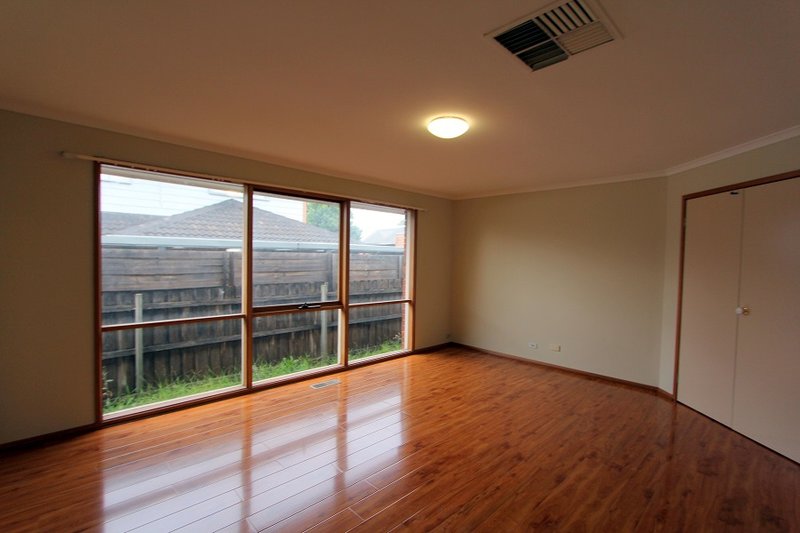 Photo - 86 Waverley Park Drive, Cranbourne North VIC 3977 - Image 8