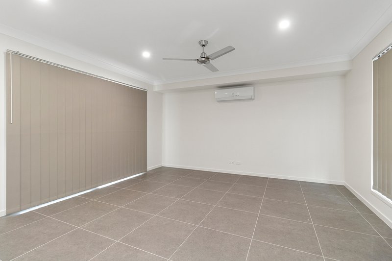 Photo - 86 Welford Circuit, Yarrabilba QLD 4207 - Image 7