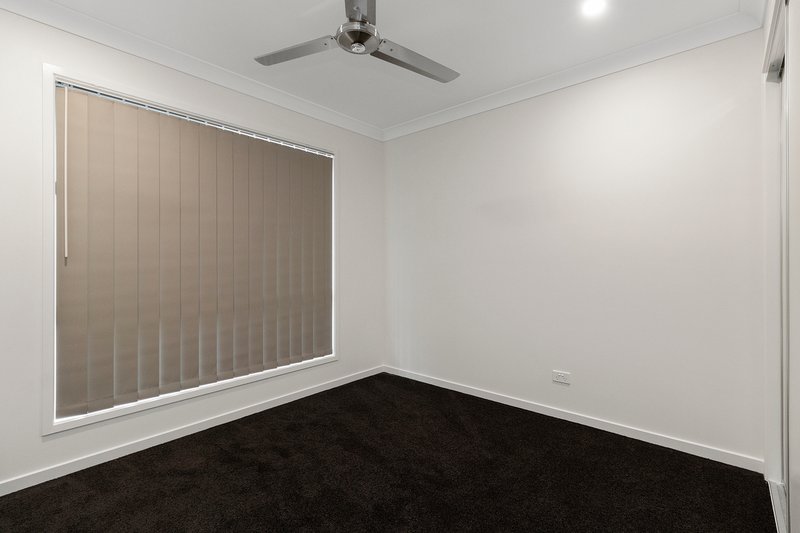 Photo - 86 Welford Circuit, Yarrabilba QLD 4207 - Image 9