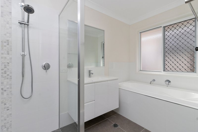 Photo - 86 Welford Circuit, Yarrabilba QLD 4207 - Image 10