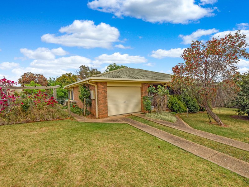 86 Willawong Street, Young NSW 2594