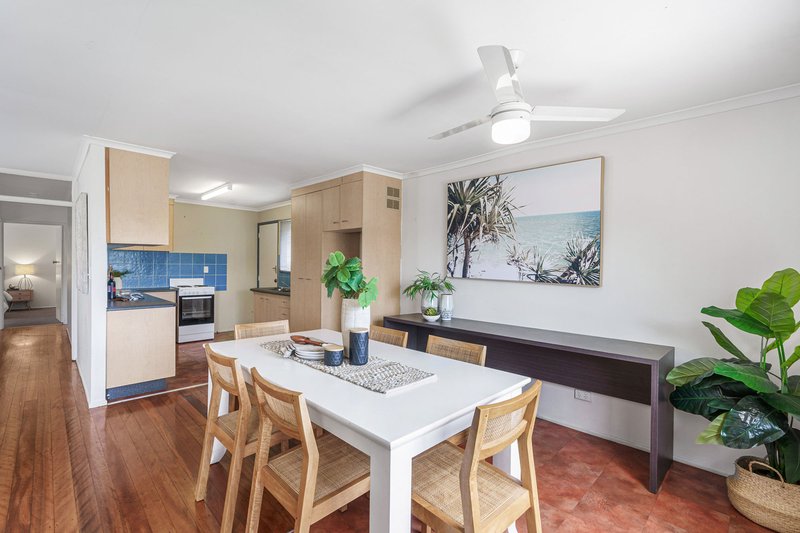 Photo - 86 Wynnum North Road, Wynnum QLD 4178 - Image 2