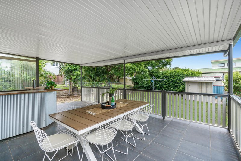 Photo - 86 Wynnum North Road, Wynnum QLD 4178 - Image 6