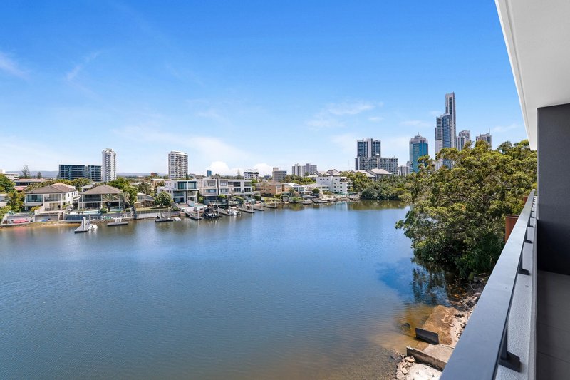 Photo - 86/18 Rememberance Drive, Surfers Paradise QLD 4217 - Image 3